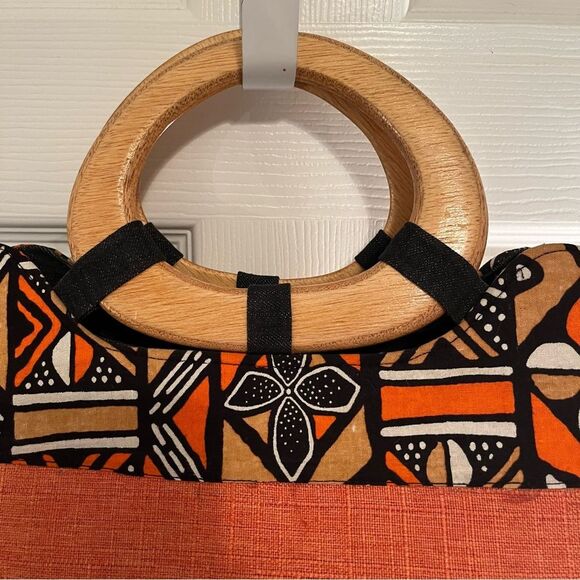 Masika Hand Woven Raffia Fibers African Bag with Wooden Handle - Picture 3 of 10